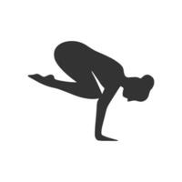 smal sportigt ung kvinna håller på med yoga kondition övningar. friska livsstil. vektor silhuett illustrationer design isolerat på vit bakgrund för t-shirt grafik, ikoner, webb, affischer, skriva ut