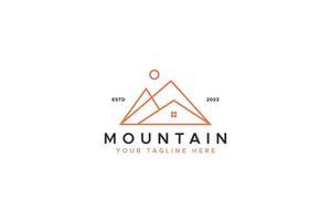 echt Nachlass und Eigentum Gehäuse beim Berg Hügel Logo Konzept vektor