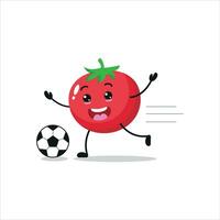 söt och rolig tomat spela fotboll. vegetabiliska håller på med kondition eller sporter övningar. Lycklig karaktär fotboll arbetssätt ut vektor illustration.
