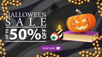 Halloween-Verkauf, horizontales graues Rabattbanner im Scherenschnitt-Stil mit Zauberbuch und Kürbis-Jack vektor