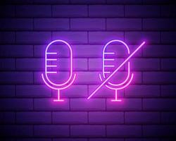 Podcast-Leuchtreklame, helles Schild, helles Banner. Podcast-Logo Neon, Emblem und Etikett. Vektor-Illustration isoliert auf Mauer vektor