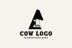 Kuh Brief ein Logo Design mit kreativ Konzept, Bauernhof Tier Kuh Kopf Logo vektor