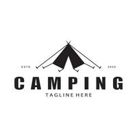 Jahrgang und retro Zelt Logo, Camping. mit Zelt, Baum und Lagerfeuer unterzeichnen. Abenteurer, Pfadfinder, Kletterer, Camping Ausrüstung Center vektor