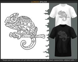 kameleont mandala konst isolerat på svart och vit t skjorta. vektor