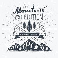 mountain expedition vintage etikett retro badge. handritad texturerat emblem utomhus vandringsäventyr och bergsutforskning, extrem sporter, grunge hipster design, typografi tryck vektorillustration vektor