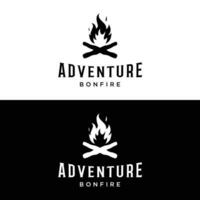 Hipster Jahrgang Lagerfeuer Logo Design. Logo zum Camping, Abenteuer Tierwelt, Lagerfeuer. vektor