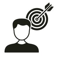 Objekt orientiert Silhouette Symbol. Mensch Strategie Ziel, Ziel Fokus Glyphe Piktogramm. Person mit Tor Symbol. Dartscheibe bullseye und Pfeil solide unterzeichnen. isoliert Vektor Illustration.