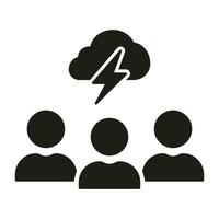 Kreativität Arbeit Silhouette Symbol. Brainstorming Mannschaft Glyphe Piktogramm. Psychologie solide unterzeichnen. Gewitter mit Wolke und Blitz über Gruppe von Menschen Symbol. isoliert Vektor Illustration.