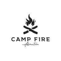 Hipster Jahrgang Lagerfeuer Logo Design. Logo zum Camping, Abenteuer Tierwelt, Lagerfeuer. vektor