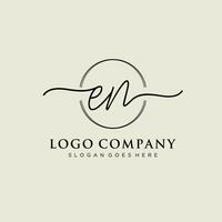 Initiale en feminin Logo Sammlungen Vorlage. Handschrift Logo von Initiale Unterschrift, Hochzeit, Mode, Schmuck, Boutique, Blumen- und botanisch mit kreativ Vorlage zum irgendein Unternehmen oder Geschäft. vektor