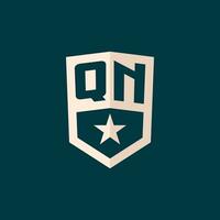första qn logotyp stjärna skydda symbol med enkel design vektor