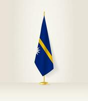 Nauru Flagge auf ein Flagge Stand. vektor