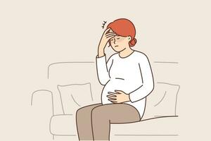 gravid kvinna känsla huvudvärk och migrän Sammanträde på soffa och väntar för läkare på grund av till prenatal komplikationer. gravid flicka framställning till bli mor behov i vitaminer för immunitet vektor