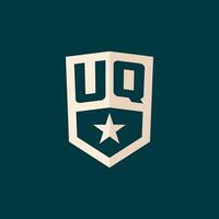 första uq logotyp stjärna skydda symbol med enkel design vektor