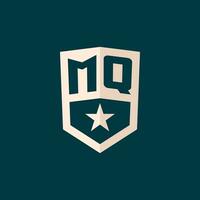 första mq logotyp stjärna skydda symbol med enkel design vektor
