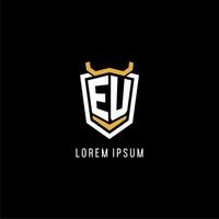 första eu geometrisk skydda esport logotyp monogram design stil vektor