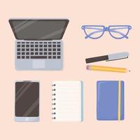 Laptop Smartphone Notizblock Bleistift und Brille Arbeitsplatz Büro Draufsicht Design vektor