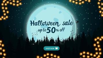 Halloween-Verkauf, bis zu 50 Rabatt, Rabattbanner mit Vollmond über dunklem Wald im Hintergrund vektor