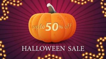 Halloween-Sale, bis zu 50 Rabatt, modernes Rabattbanner mit großem Halloween-Kürbis, der bis zu 50 Rabatte abschneidet vektor