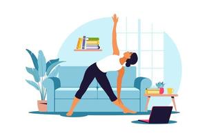 Online-Training. Frau macht Yoga zu Hause. Anschauen von Tutorials auf einem Laptop. Sportübung in einem gemütlichen Interieur. Vektor-Illustration. eben. vektor