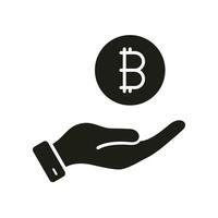 Kaufen und verkaufen Krypto Währung Münze Silhouette Symbol. Bitcoin im Mensch Hand Glyphe Piktogramm. Kryptowährung finanziell Zahlung solide unterzeichnen. Digital Finanzen Symbol. isoliert Vektor Illustration.