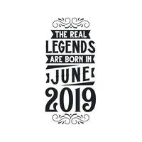född i juni 2019 retro årgång födelsedag, verklig legend är född i juni 2019 vektor
