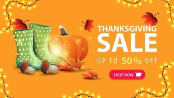 Thanksgiving Sale, bis zu 50 Rabatt, orangefarbenes Rabatt-Webbanner mit Gummistiefeln, Kürbis, Pilzen und Herbstblatt autumn vektor