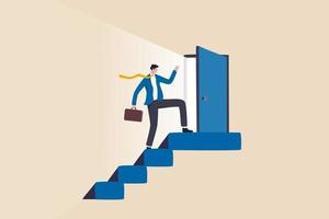 Öffnen Sie neue Gelegenheitstür, Karriereentwicklung oder Geschäftsentscheidung für neue Herausforderung, Erfolg und Erfolgsgeheimniskonzept, Geschäftsmann, der die Spitze der Treppe erreicht, öffnen Sie helle helle Gelegenheitstür.