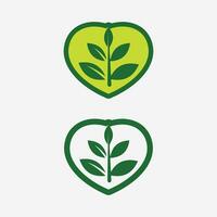 Gartenarbeit Logo mit Schaufel Symbol und Baum mit Grün Blätter Logo Vorlage. vektor
