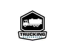Tankwagen-Logo-Vektor im Emblem-Stil vektor