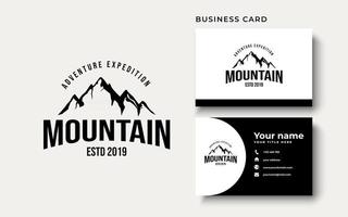 vintage mountain äventyr logo design inspiration vektor