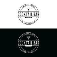 Prämie Qualität Cocktail Alkohol trinken Logo Design mit Jahrgang Stil. Logo zum Bar, Restaurant, Kneipe, Geschäft, Abzeichen. vektor