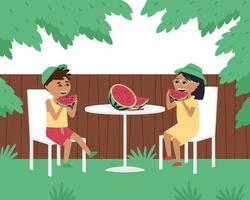 Kinder essen Wassermelone an einem Tisch im Hof vektor