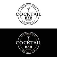 Prämie Qualität Cocktail Alkohol trinken Logo Design mit Jahrgang Stil. Logo zum Bar, Restaurant, Kneipe, Geschäft, Abzeichen. vektor