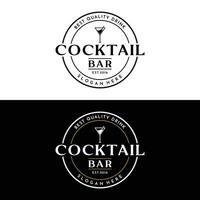 premie kvalitet cocktail alkohol dryck logotyp design med årgång stil. logotyp för bar, restaurang, pub, företag, bricka. vektor