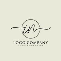 Initiale im feminin Logo Sammlungen Vorlage. Handschrift Logo von Initiale Unterschrift, Hochzeit, Mode, Schmuck, Boutique, Blumen- und botanisch mit kreativ Vorlage zum irgendein Unternehmen oder Geschäft. vektor