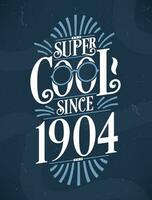 Super cool seit 1904. 1904 Geburtstag Typografie T-Shirt Design. vektor