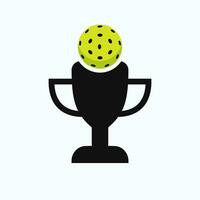 Pickleball Meisterschaft Trophäe Logo Design Konzept mit Essiggurke Ball und Trophäe Symbol vektor