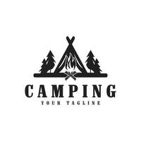 Kiefer Bäume und Camping Zelt texturiert Logo Design vektor