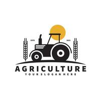 Traktor Logo zum Landwirtschaft, Agronomie, Weizen Landwirtschaft, ländlich Landwirtschaft Felder, natürlich Ernte. Bauernhof Traktor Vektor Design