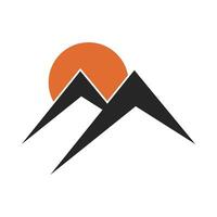 einfach Berg Logo Design geeignet zum draussen Gemeinschaft, Berg, oder draussen Mode Logo vektor