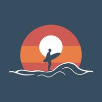 minimal t Hemd Design von Surfer Stehen im das Meer Strand mit Surfbrett im Hand vektor