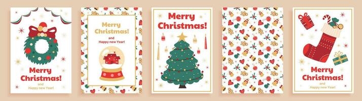 einstellen von Weihnachten Urlaub Plakate mit süß Zeichnungen von das Weihnachten Symbole, Tanne Baum, dekorativ Socke mit Geschenke, Kranz und nahtlos Muster. Vektor Drucke, Postkarten, Banner.
