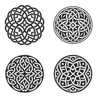 celtic prydnad cirkulär runda mandala uppsättning. tatuering viking stil samling. vuxen färg sida vektor