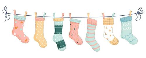 7 bebis strumpor med mönster på en rep med färgad klädnypor. vektor illustration