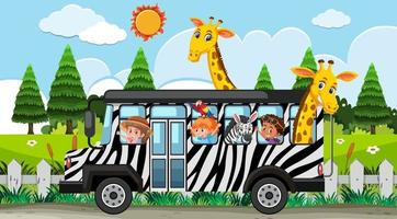 Safari-Szene mit Kindern auf Touristenauto, das Giraffengruppe beobachtet vektor
