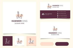 Hammer König Logo Design mit editierbar Slogan. branding Buch und Geschäft Karte Vorlage. vektor