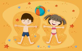 Glad pojke och flicka leker i sanden vektor