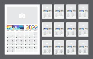 kalender bunter planer für 2022. die woche beginnt am sonntag. Vektor