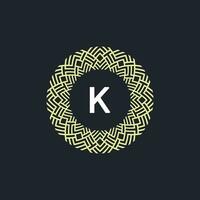 logotyp initialer brev k. logotyp emblem cirkel elegant och organisk. runda mönster prydnad vektor